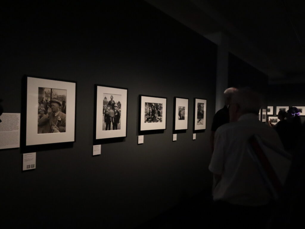 Die Ausstellung macht deutlich, wieviel Vorbereitung im scheinbar spontanen "entscheidenden Augenblick" steckt.