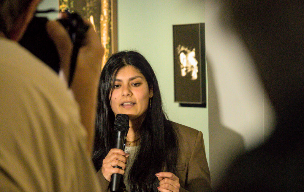 Foto Arsenal Wien: Michelle Piergoelams beeindruckende Ausstellung “Across the Water”