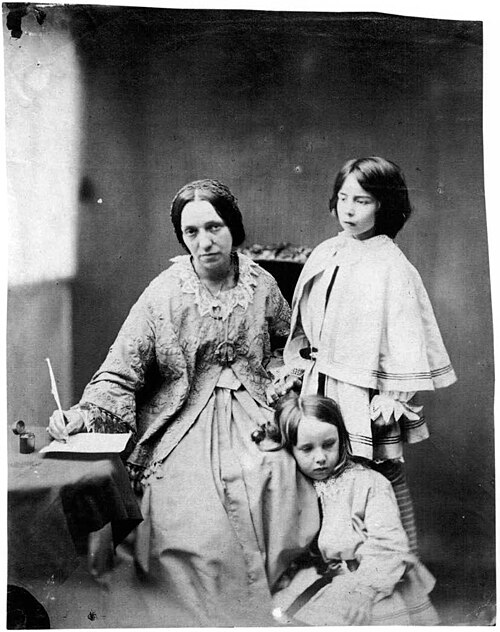 Julia Margaret Cameron – Die Frau, die im Kohlenkeller die Unschärfe erfand (und Gott dabei ein wenig uminterpretierte)